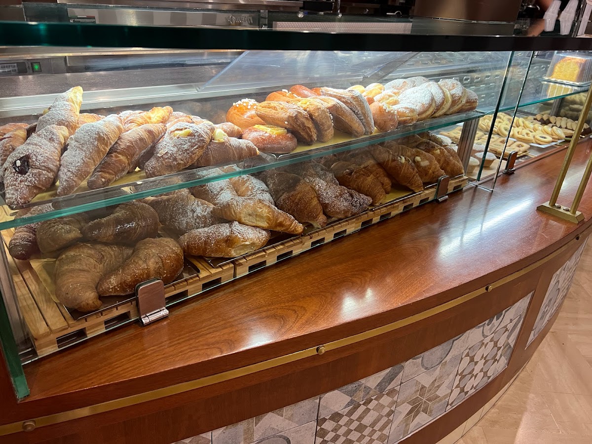 Cafè CALIENTE - pasticceria buffet rosticceria — Ristorante a Bari, Bari