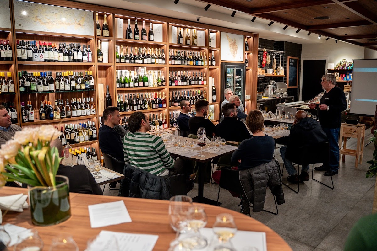 Wine Hub | Esperienze di vino e cibo — Ristorante a Vicenza, Vicenza