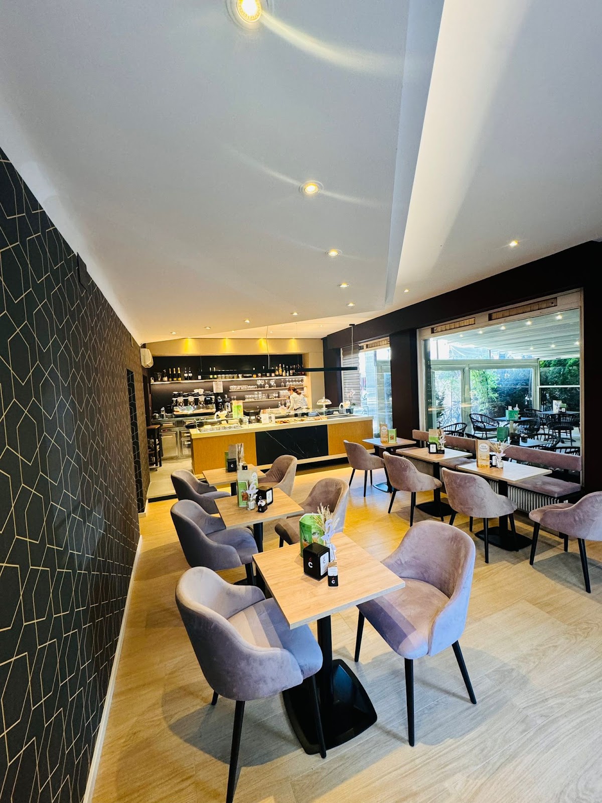 Atmosphere Boutique Cafe Konditorei — Ristorante a Merano, Bolzano
