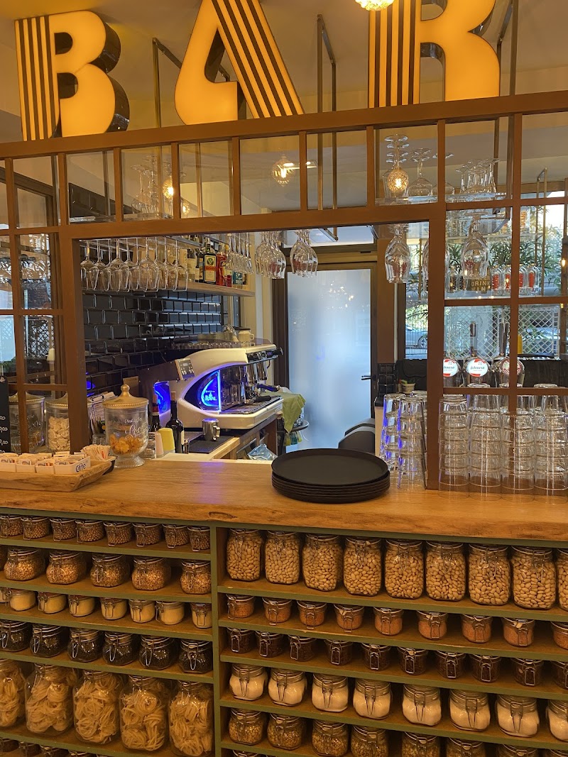 MANI PIZZA & CUCINA ALBA — Ristorante a Alba, Cuneo