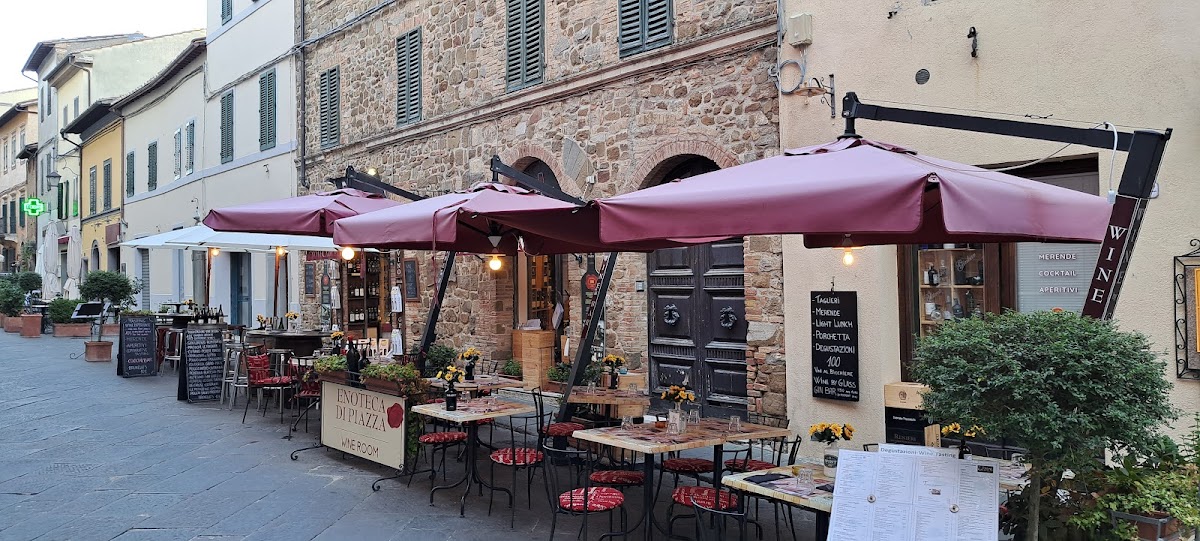 Enoteca Di Piazza WINE ROOM Di Fedolfi Andrea Sas — Ristorante a Montalcino, Siena