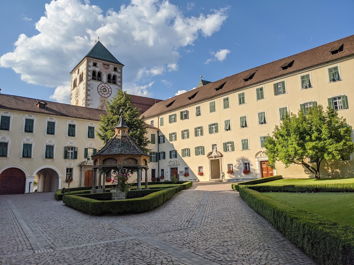 Stiftskeller Kloster Neustift — Ristorante a Bressanone, Bolzano