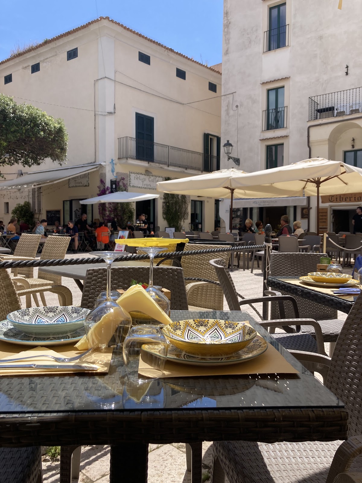 KraKen Restaurant and Spirits — Ristorante a Sperlonga, Latina