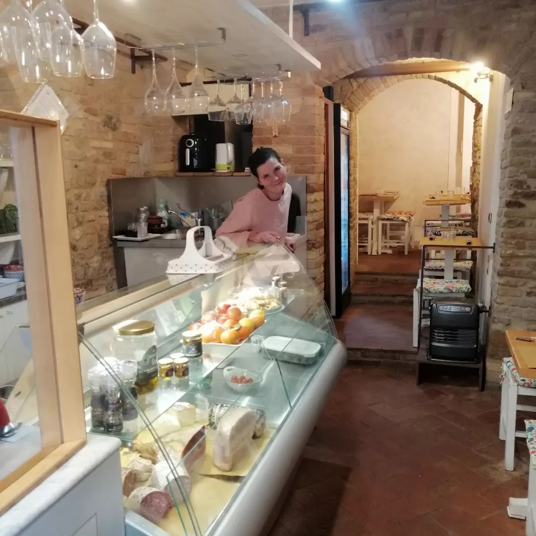 Dal Toscano Bistrot- Sapori&Tradizione -Bruschette & taglieri — Ristorante a San Gimignano, Siena
