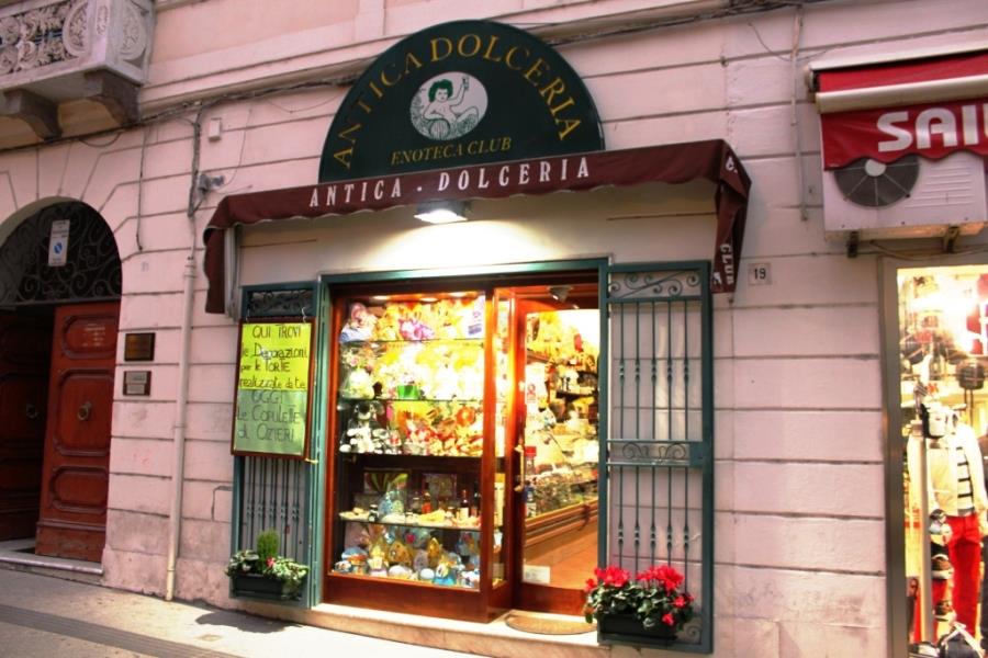 Antica Dolceria di Monaco Salvatore — Ristorante a Sassari, Sassari