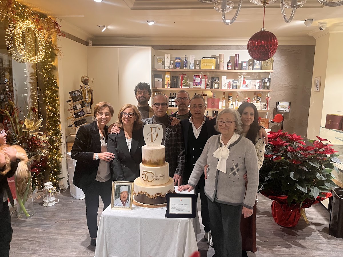Storica Pasticceria Fanelli - Sede Unica dal 1975 — Ristorante a Bari, Bari