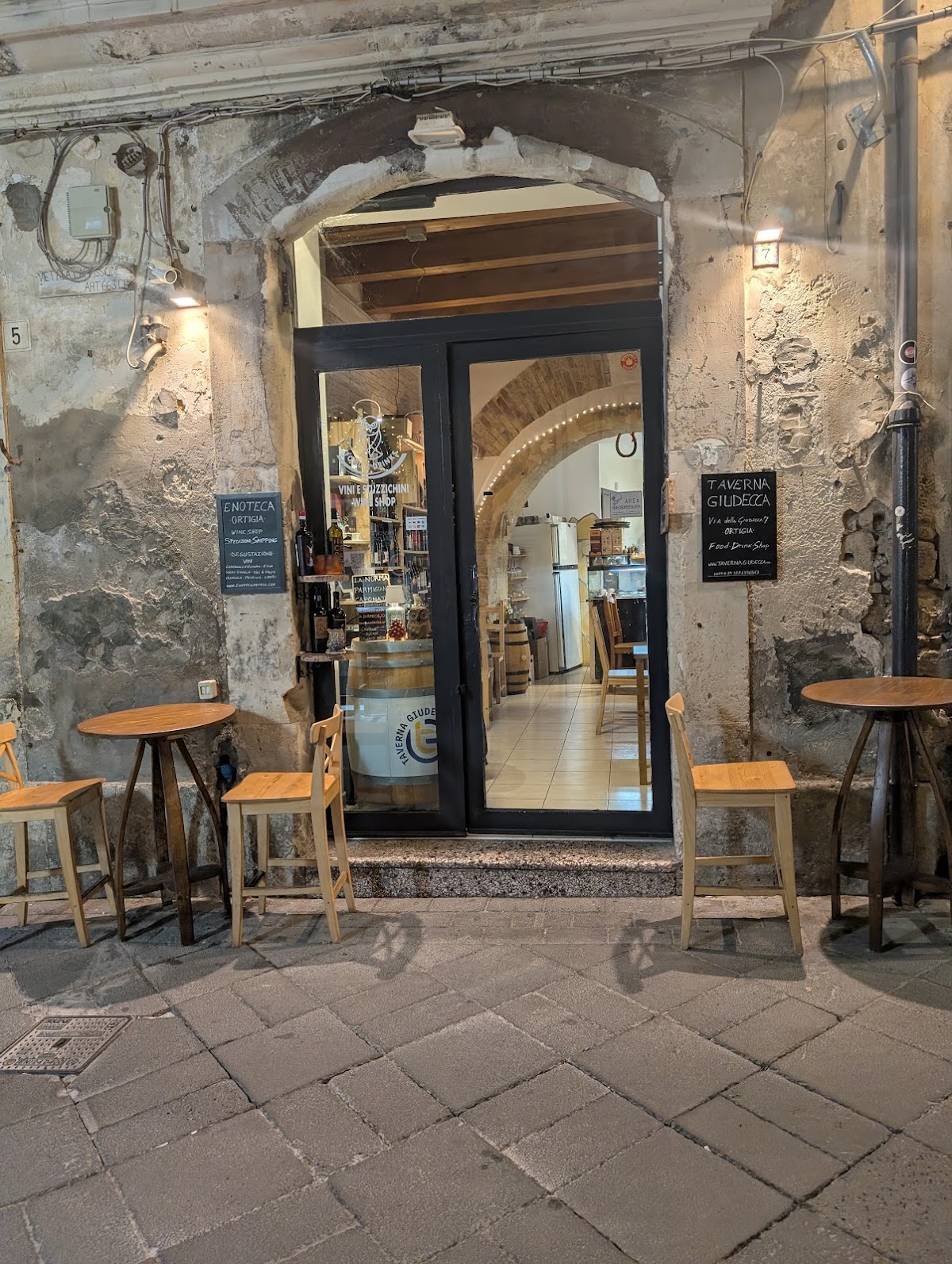Enoteca taverna Ortigia Wine Shop Aperitivi e Degustazioni — Ristorante a Siracusa, Siracusa