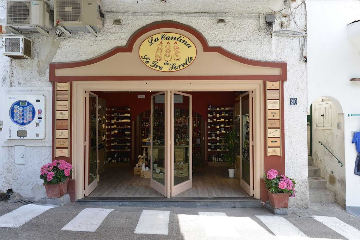 La cantina de Le tre Sorelle — Ristorante a Positano, Salerno
