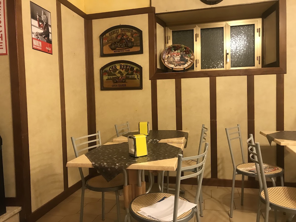 Pazzi Di Pizza — Ristorante a Frascati, Roma
