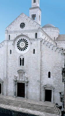 In zona: Cattedrale Metropolitana Primaziale San Sabino